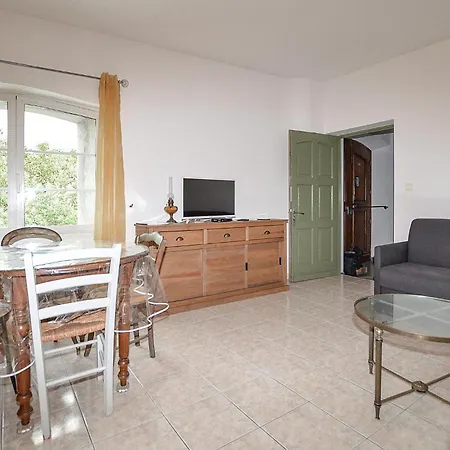 1 Bedroom Lovely In דירה *