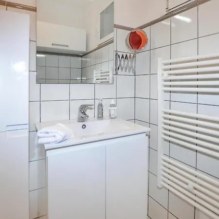 公寓 1 Bedroom Lovely In *